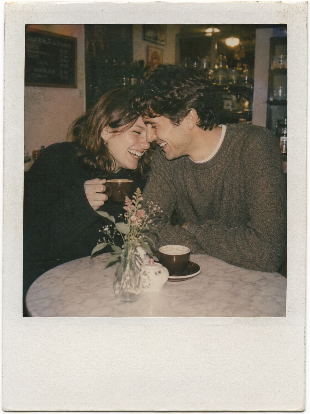 Prompt-Vorschau für Vintage Polaroid Couple Photo